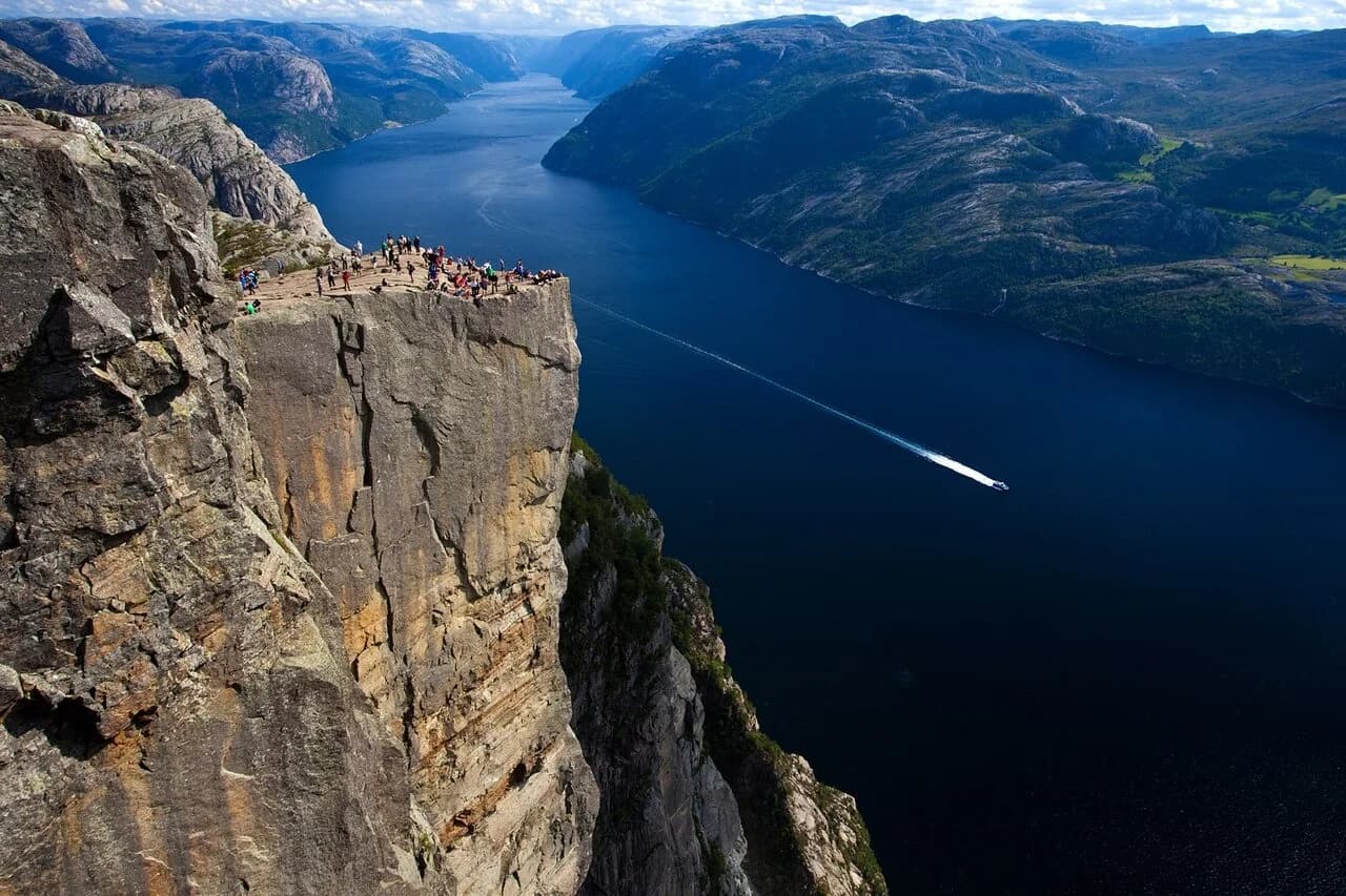 Visitors on the Preikestolen cliff above Lysefjord